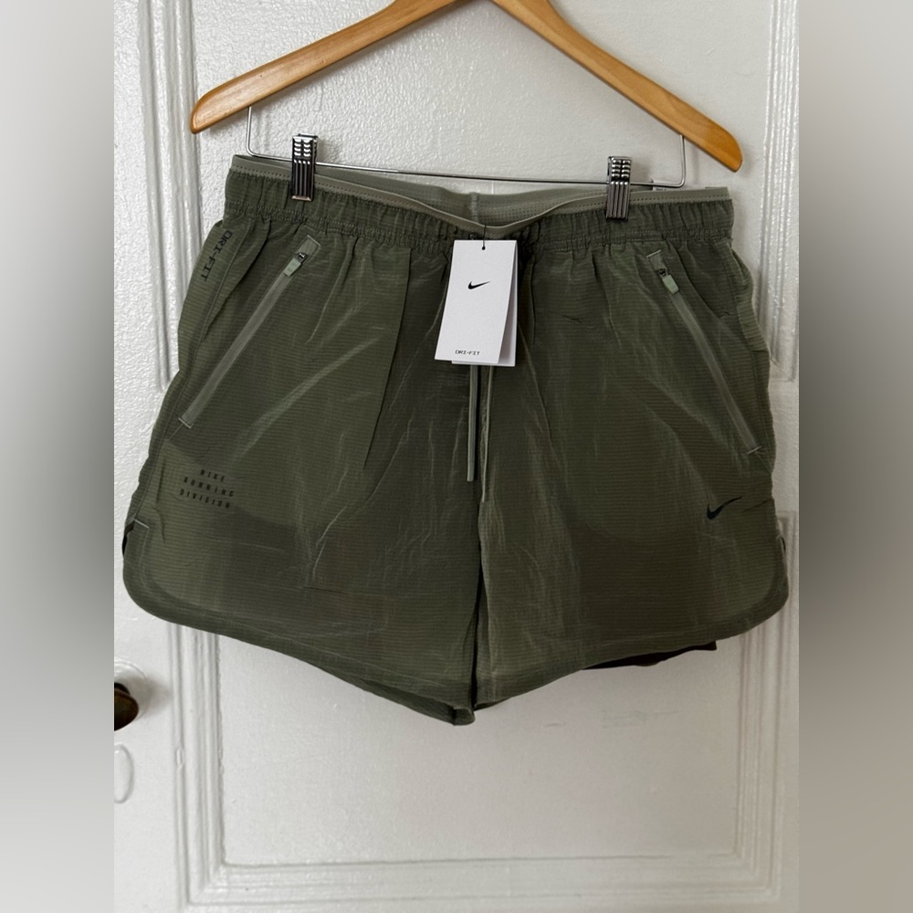 Nike Stride Nike Men’s Running Division Shorts, Jade Horizon (green), size Large